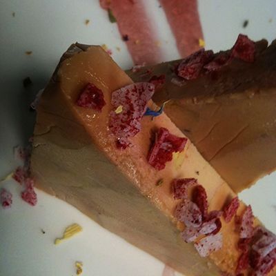 El Gallo de Oro postre color rojo