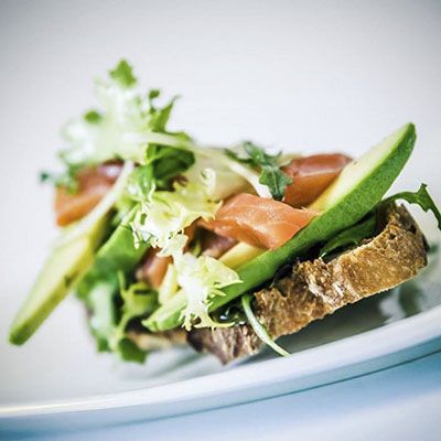 El Gallo de Oro plato con vegetales